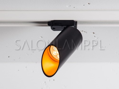 czarny reflektor natynkowy z pomarańczowym wnętrzemTexo Single Cut Pro Adaptor 3F 50W do salonu i do biura.jpg